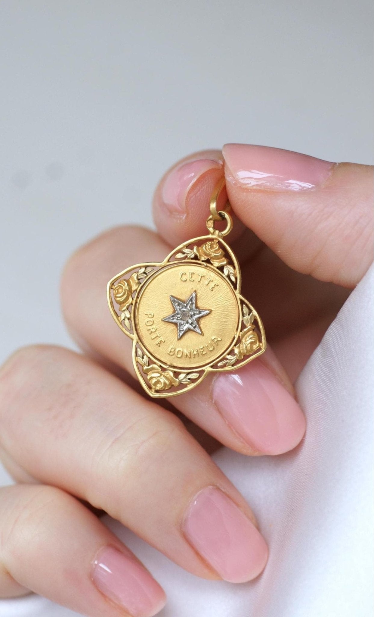 medaille-ancienne-etoile-porte