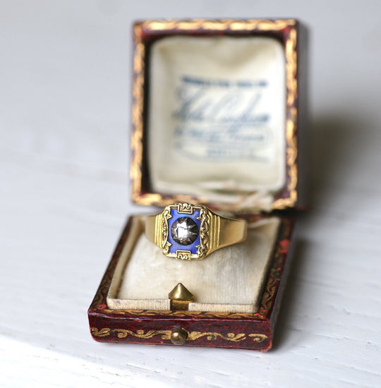 The signet ring - Penelope Gallery