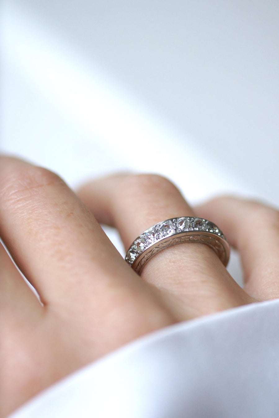 Art Deco wedding band with diamonds on platinum - Galerie Pénélope