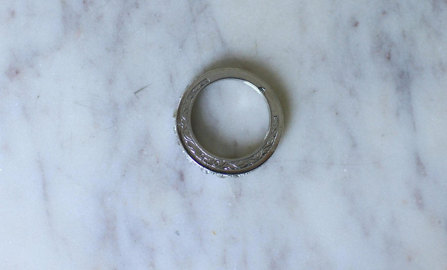 Art Deco wedding band with diamonds on platinum - Galerie Pénélope