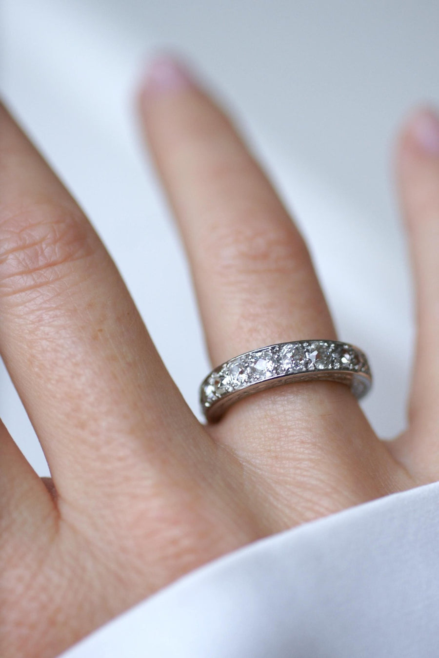 Art Deco wedding band with diamonds on platinum - Galerie Pénélope