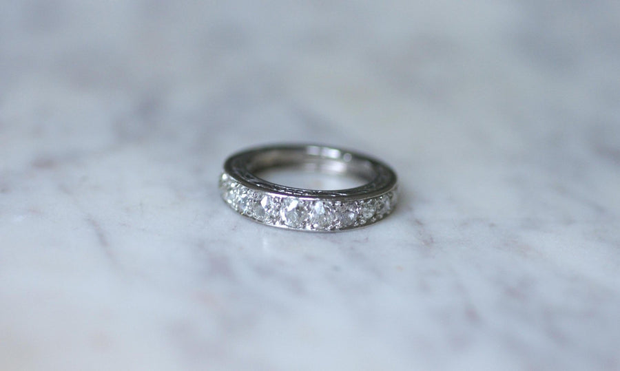 Art Deco wedding band with diamonds on platinum - Galerie Pénélope