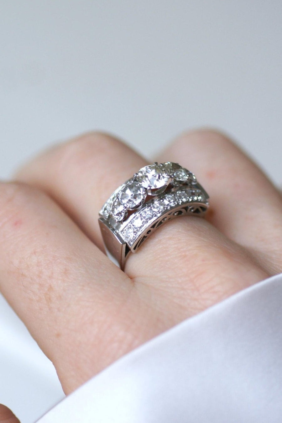 Art Deco Ring with 3.65 Cts Diamonds on Gold and Platinum - Galerie Pénélope
