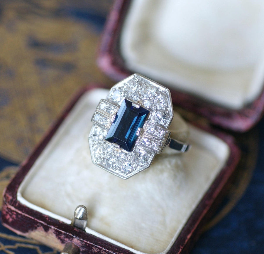 Art Deco Diamond and Sapphire Rectangular Ring - Galerie Pénélope