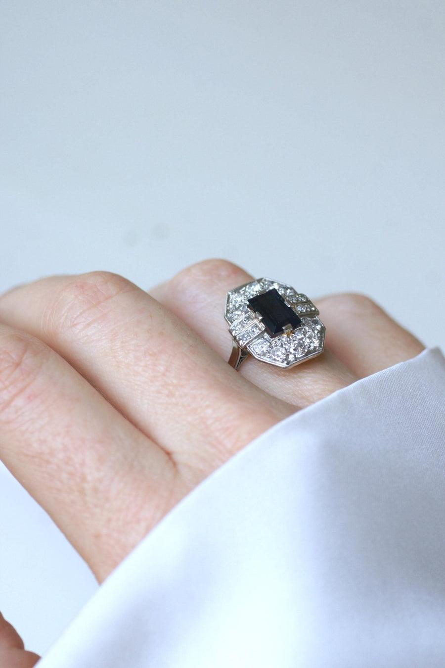 Art Deco Diamond and Sapphire Rectangular Ring - Galerie Pénélope