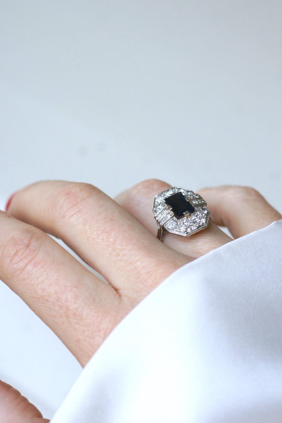 Art Deco Diamond and Sapphire Rectangular Ring - Galerie Pénélope