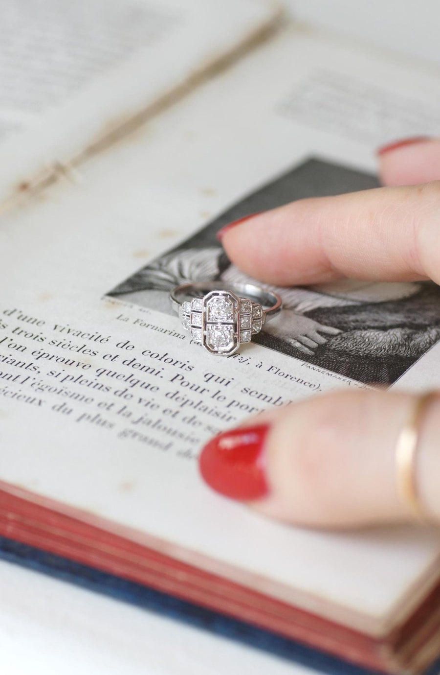 Art Deco Diamonds on Platinum Ring - Galerie Pénélope
