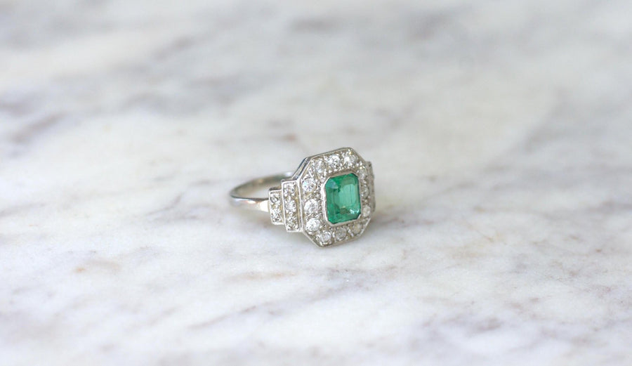 Art Deco Ring Emerald 1.00 Ct and Diamonds on Platinum - Galerie Pénélope
