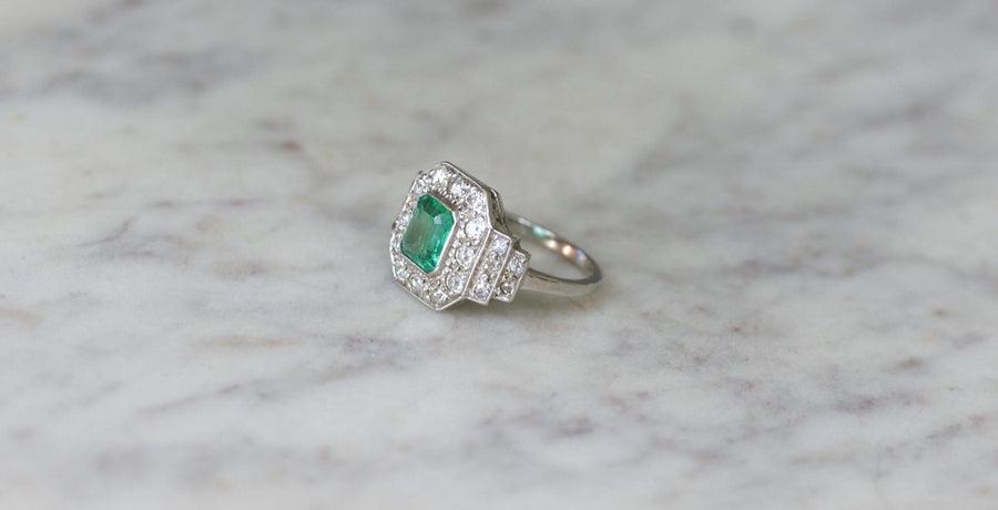 Art Deco Ring Emerald 1.00 Ct and Diamonds on Platinum - Galerie Pénélope