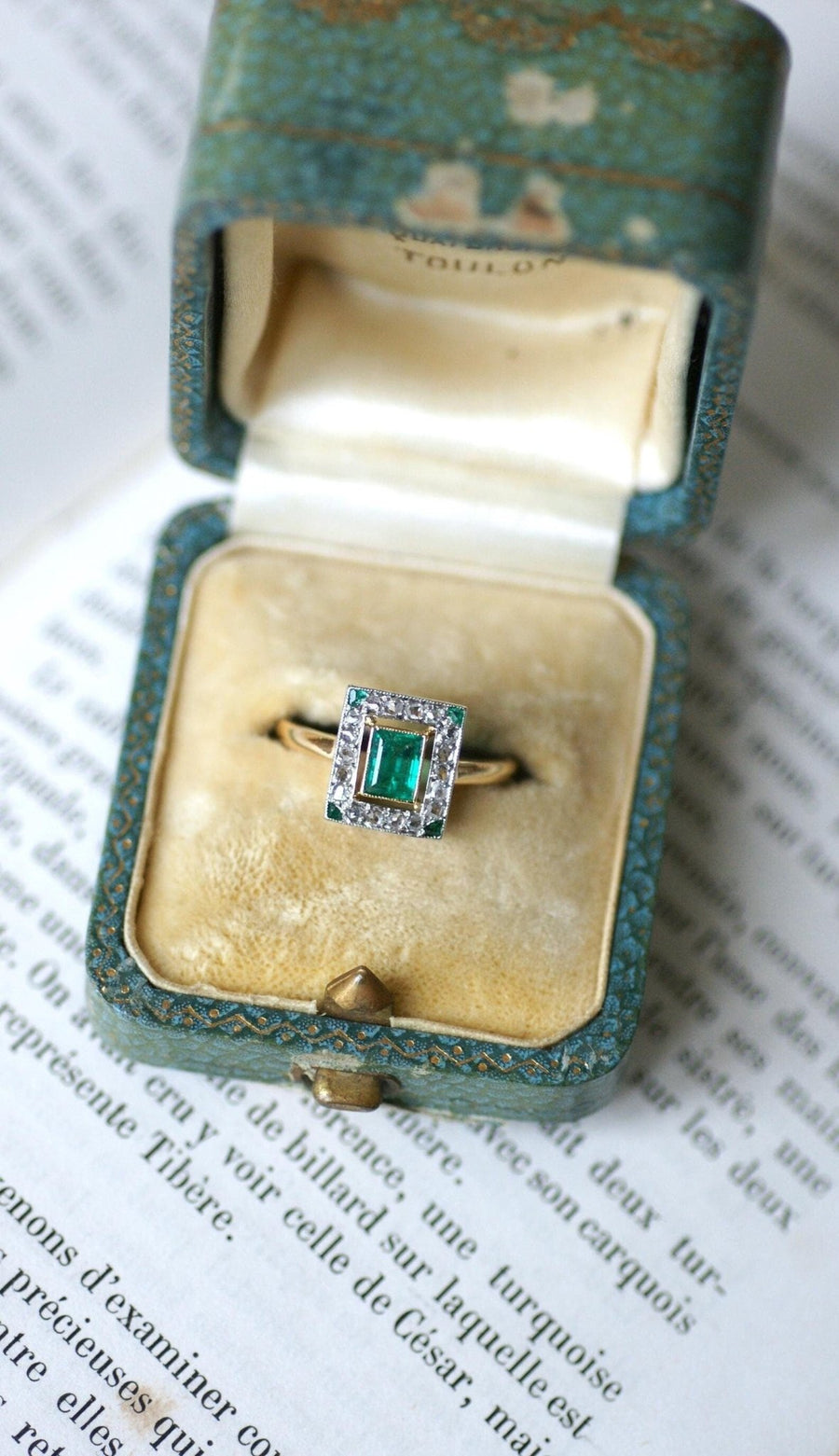 Art Deco Emerald and Diamond Ring - Galerie Pénélope