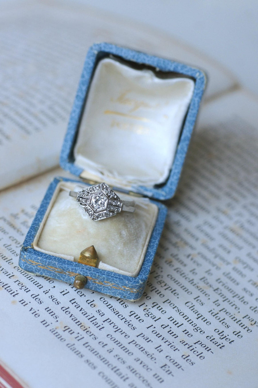 Art Deco Hexagonal Diamond and Platinum Ring - Galerie Pénélope