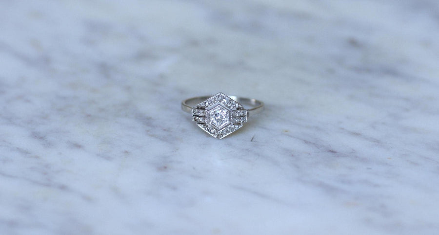 Art Deco Hexagonal Diamond and Platinum Ring - Galerie Pénélope