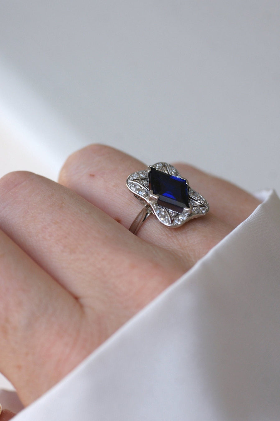 Art Deco Losange Synthetic Sapphire and Diamond Ring - Galerie Pénélope