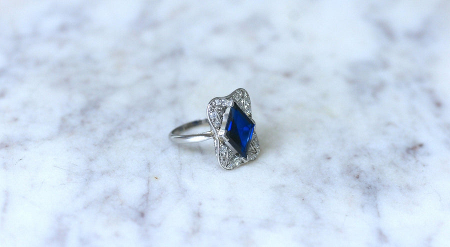 Art Deco Losange Synthetic Sapphire and Diamond Ring - Galerie Pénélope