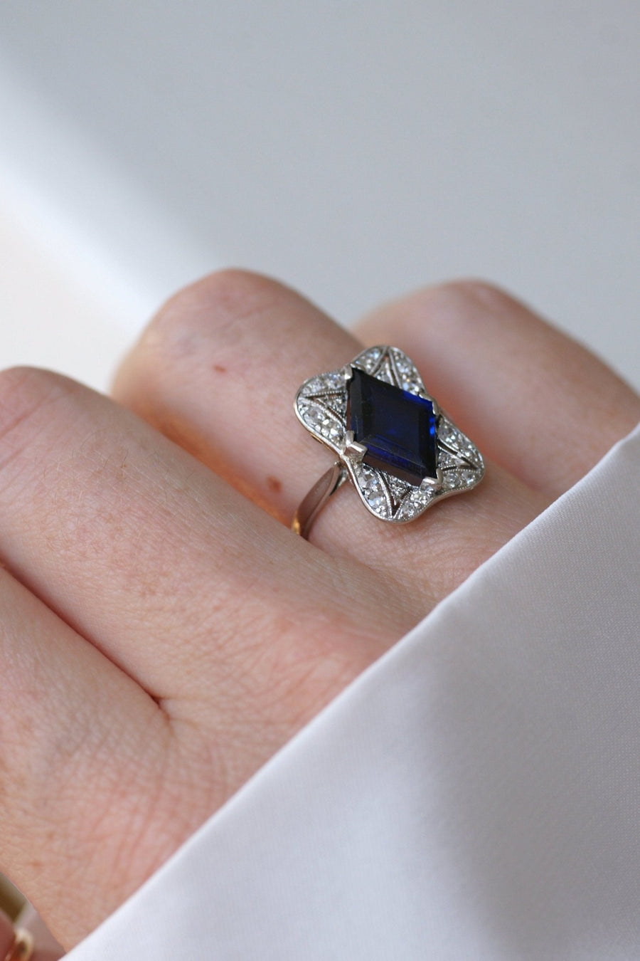 Art Deco Losange Synthetic Sapphire and Diamond Ring - Galerie Pénélope