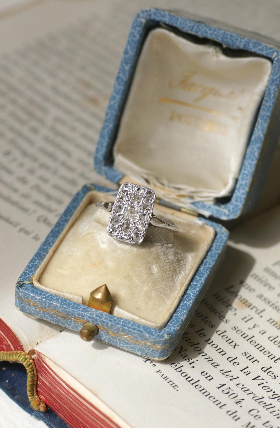 Art Deco Rectangular Diamond Ring on White Gold - Galerie Pénélope