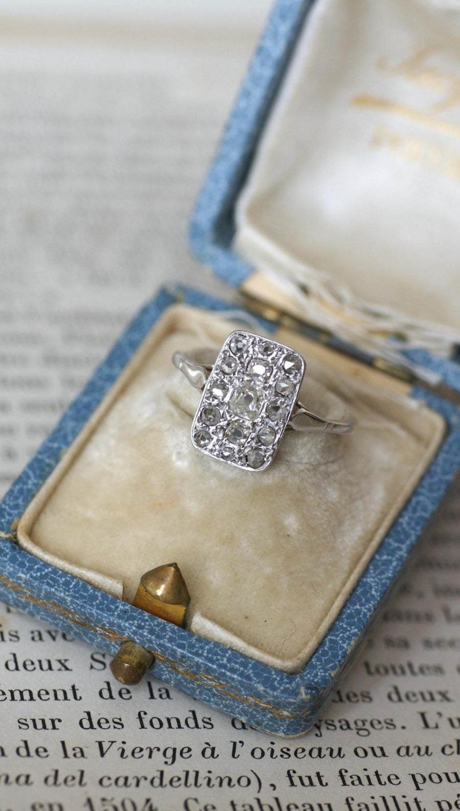 Art Deco Rectangular Diamond Ring on White Gold - Galerie Pénélope