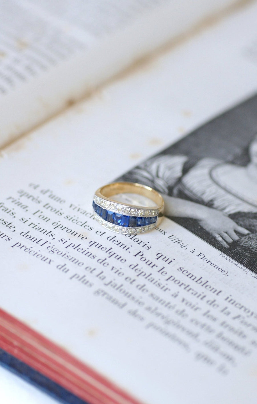 Calibrated Sapphires and Diamonds Art Deco Band Ring - Galerie Pénélope