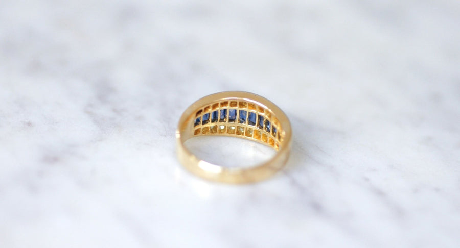 Calibrated Sapphires and Diamonds Art Deco Band Ring - Galerie Pénélope