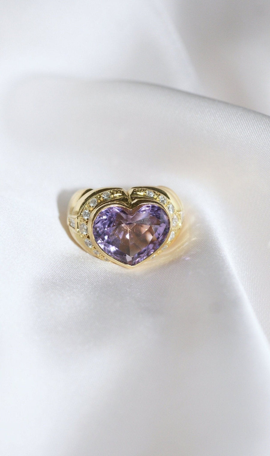 Heart-shaped Amethyst and Diamond Ring on Yellow Gold - Galerie Pénélope