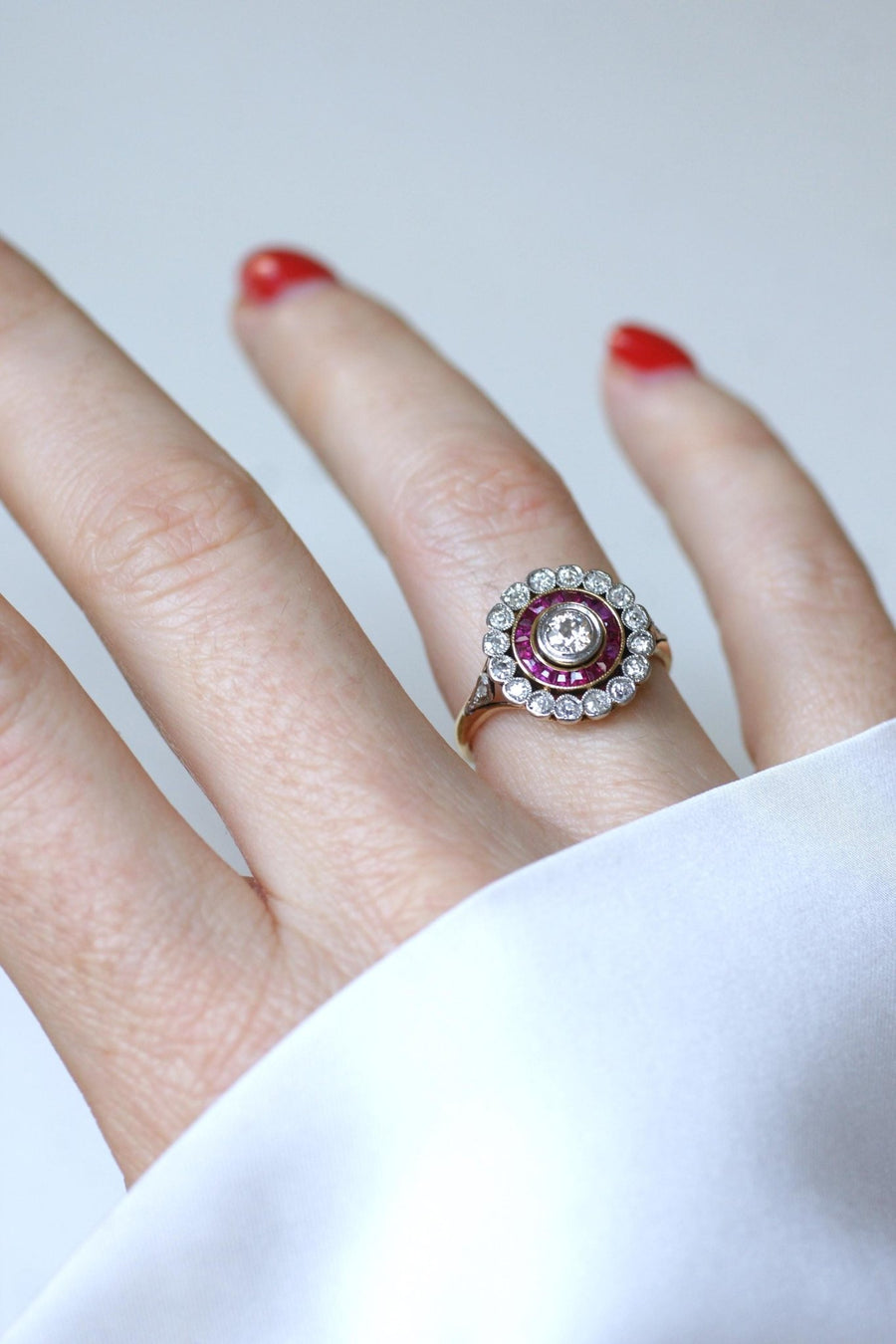 Belle Epoque Target Ring Calibrated Diamonds and Rubies - Galerie Pénélope