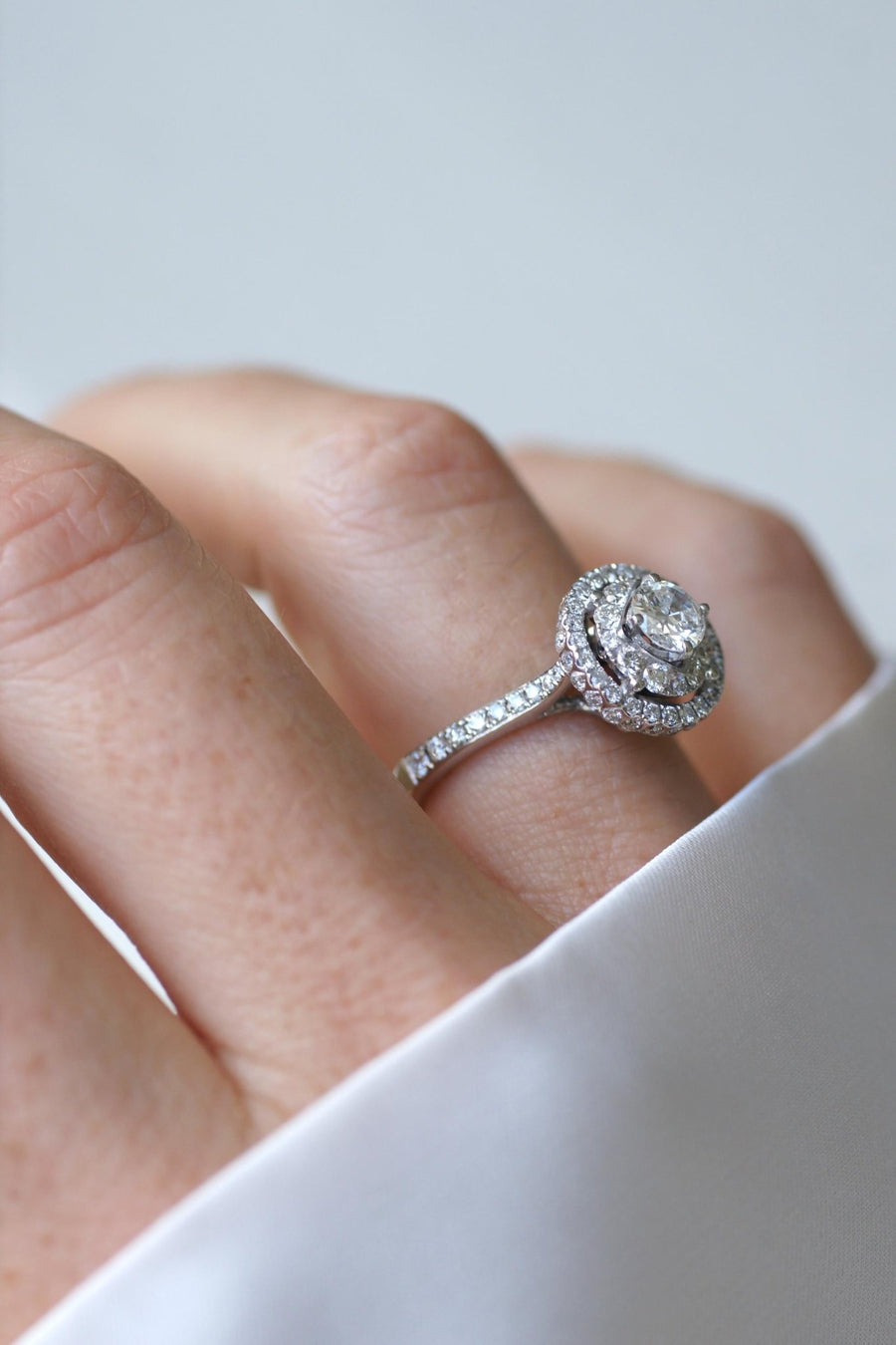 Double Target Ring Surrounded by Diamonds 1.50 Cts White Gold - Galerie Pénélope