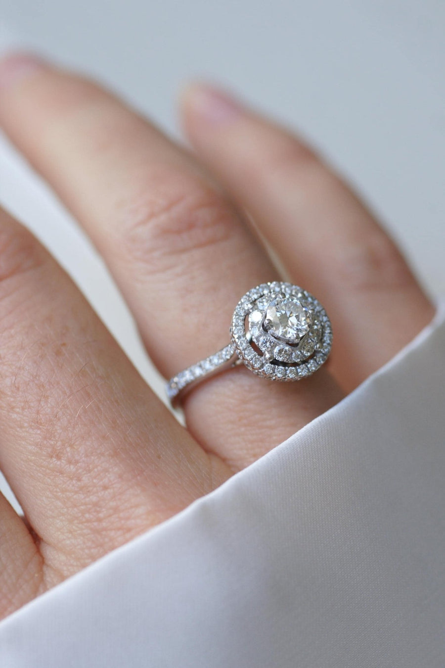 Double Target Ring Surrounded by Diamonds 1.50 Cts White Gold - Galerie Pénélope