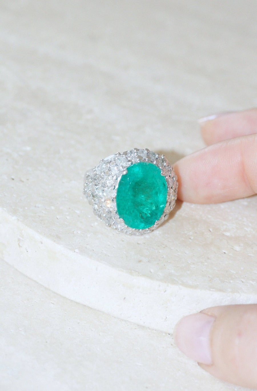 Colombian Emerald Cocktail Ring 11.53 Cts and Diamonds - Galerie Pénélope