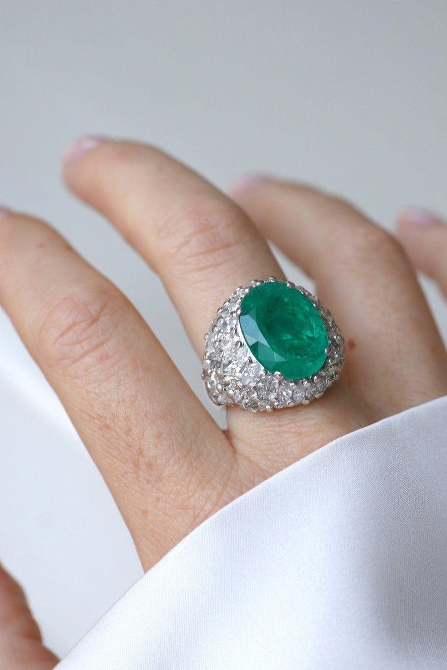 Colombian Emerald Cocktail Ring 11.53 Cts and Diamonds - Galerie Pénélope