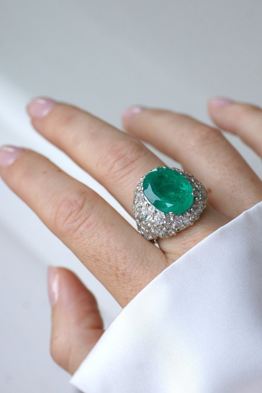 Colombian Emerald Cocktail Ring 11.53 Cts and Diamonds - Galerie Pénélope