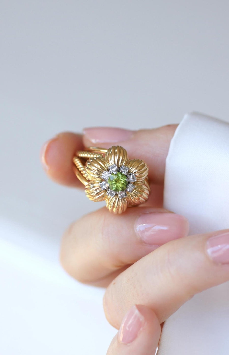 Cocktail Ring Flower Peridot Diamonds Yellow Gold - Galerie Pénélope