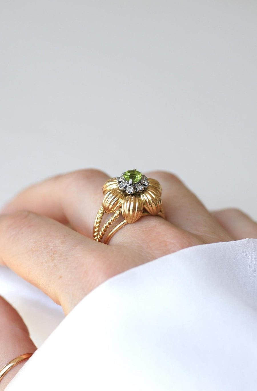 Cocktail Ring Flower Peridot Diamonds Yellow Gold - Galerie Pénélope