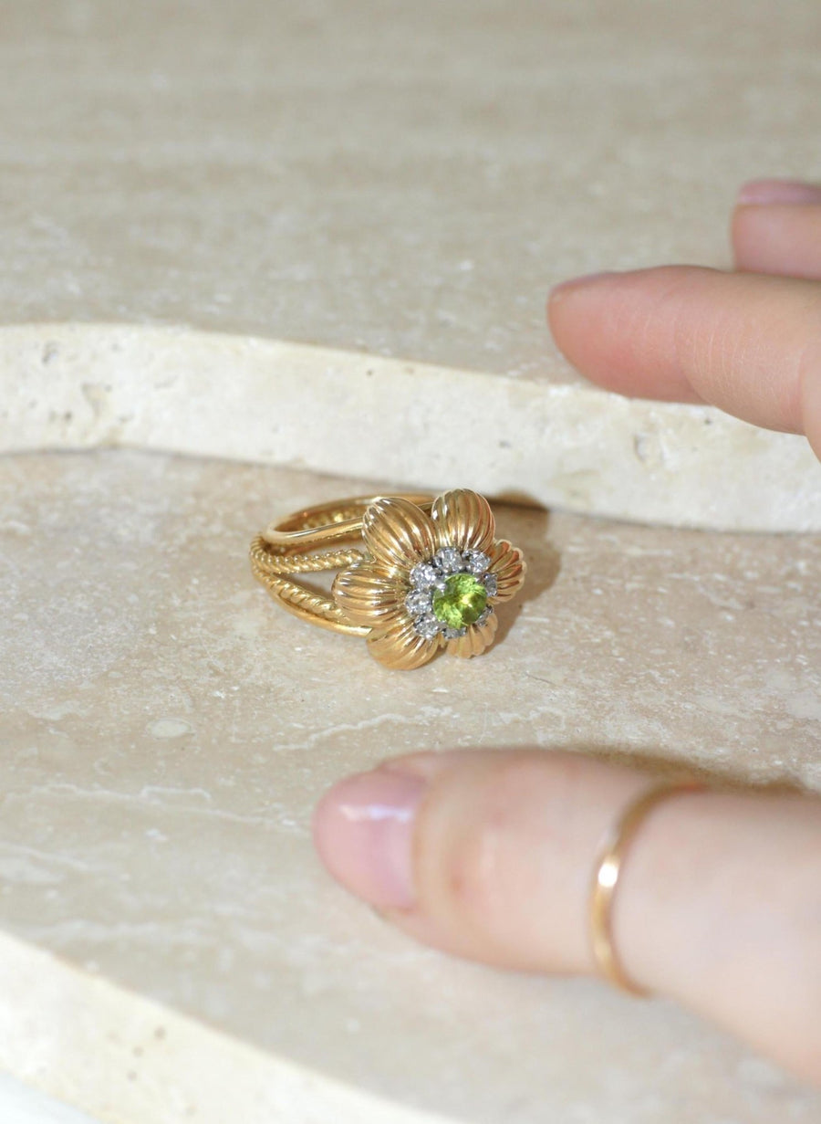 Cocktail Ring Flower Peridot Diamonds Yellow Gold - Galerie Pénélope