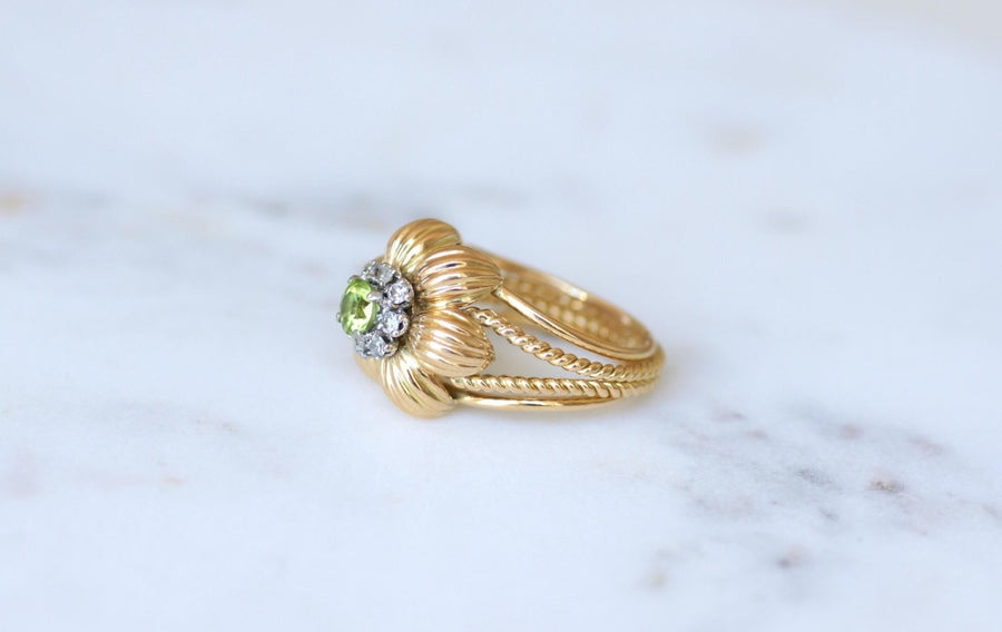 Cocktail Ring Flower Peridot Diamonds Yellow Gold - Galerie Pénélope