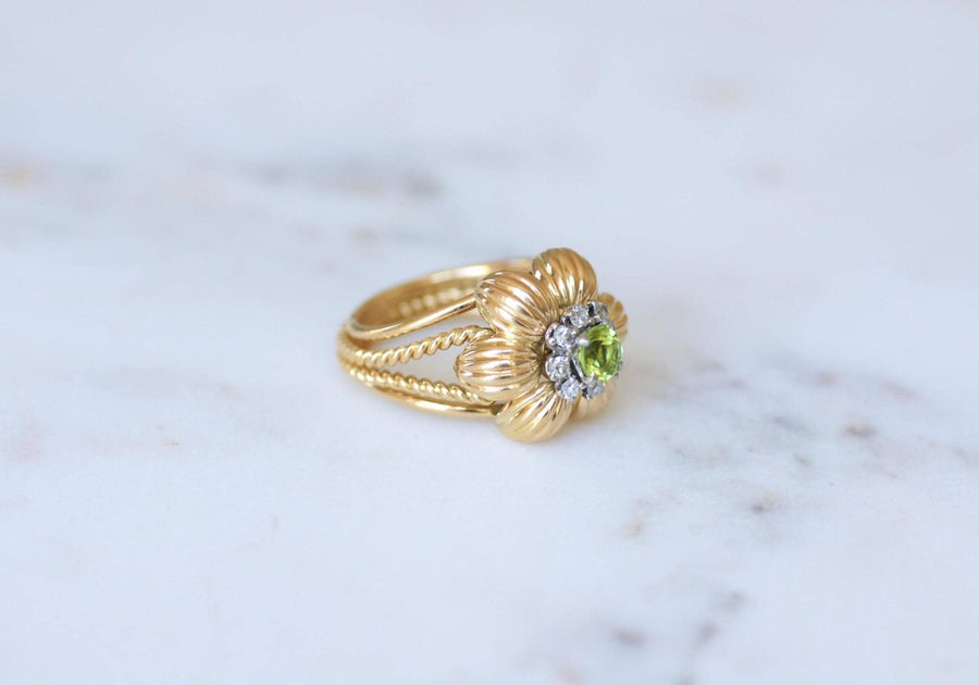 Cocktail Ring Flower Peridot Diamonds Yellow Gold - Galerie Pénélope