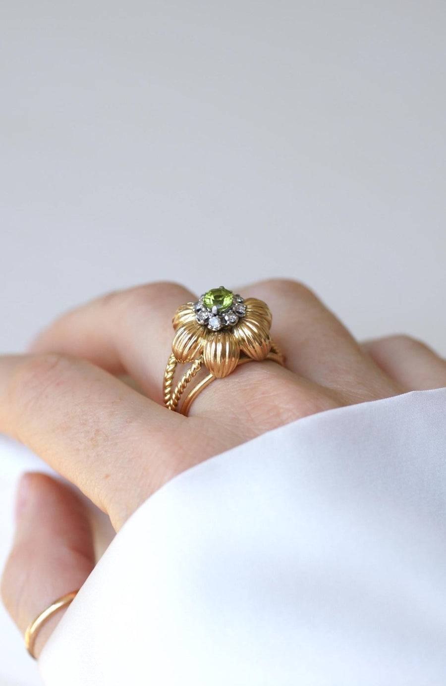 Cocktail Ring Flower Peridot Diamonds Yellow Gold - Galerie Pénélope