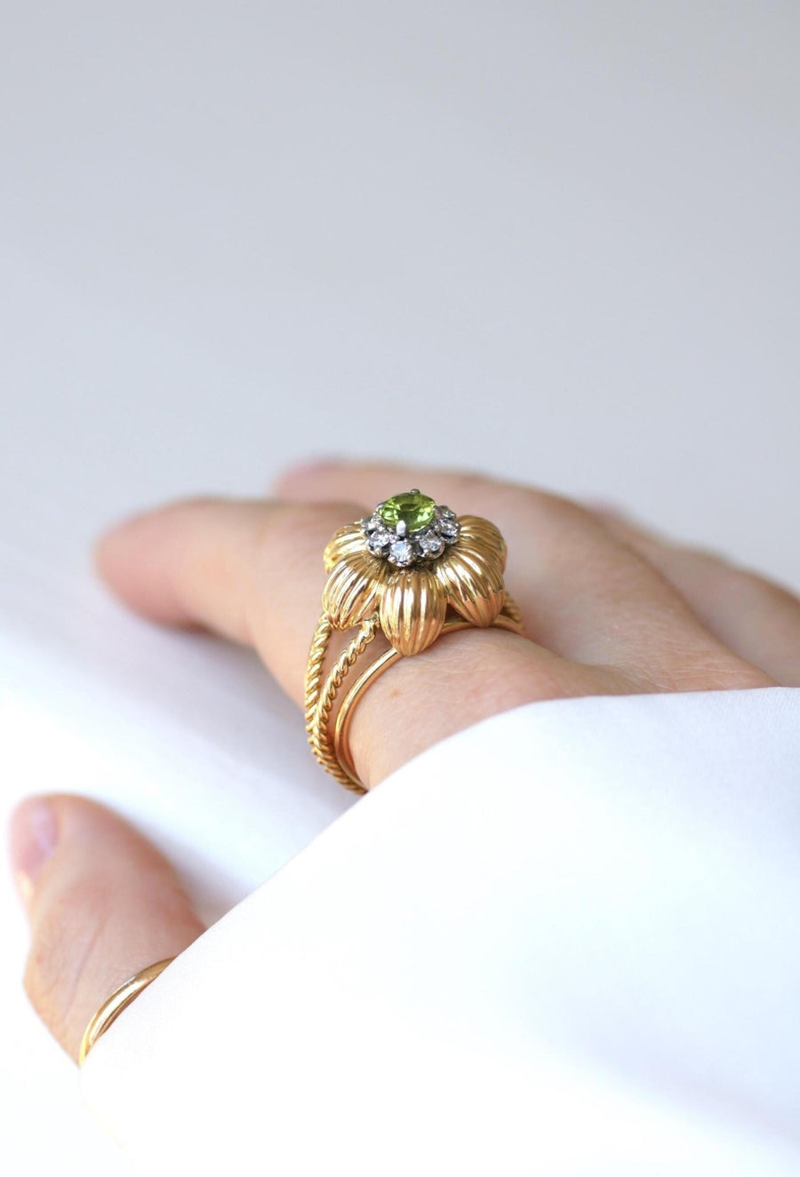 Cocktail Ring Flower Peridot Diamonds Yellow Gold - Galerie Pénélope