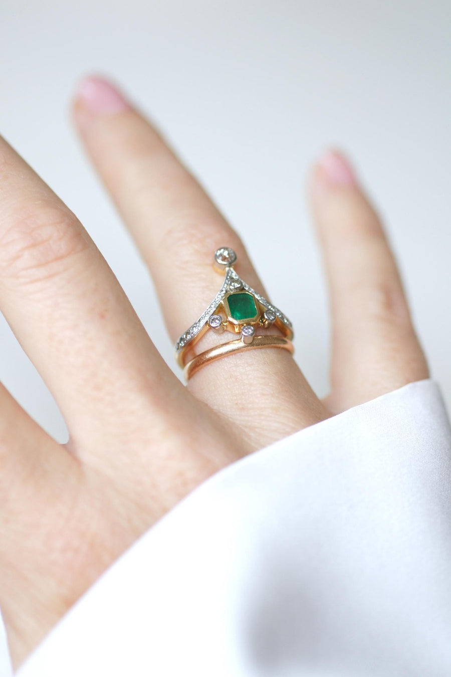 Duchesse Emerald and Diamonds on Gold and Platinum Ring - Galerie Pénélope
