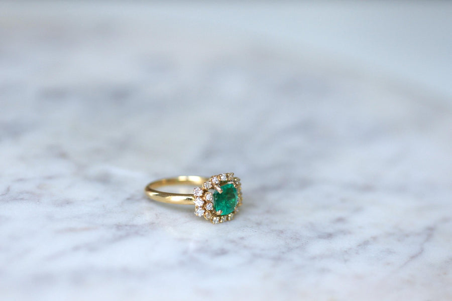 Emerald Ring 1.52 Cts and Diamonds on Yellow Gold - Galerie Pénélope