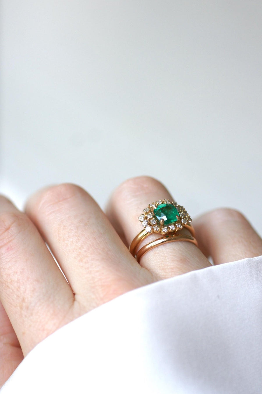 Emerald Ring 1.52 Cts and Diamonds on Yellow Gold - Galerie Pénélope