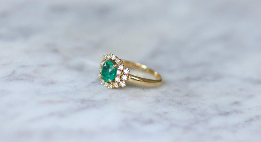 Emerald Ring 1.52 Cts and Diamonds on Yellow Gold - Galerie Pénélope