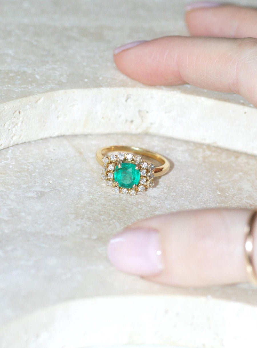 Emerald Ring 1.52 Cts and Diamonds on Yellow Gold - Galerie Pénélope