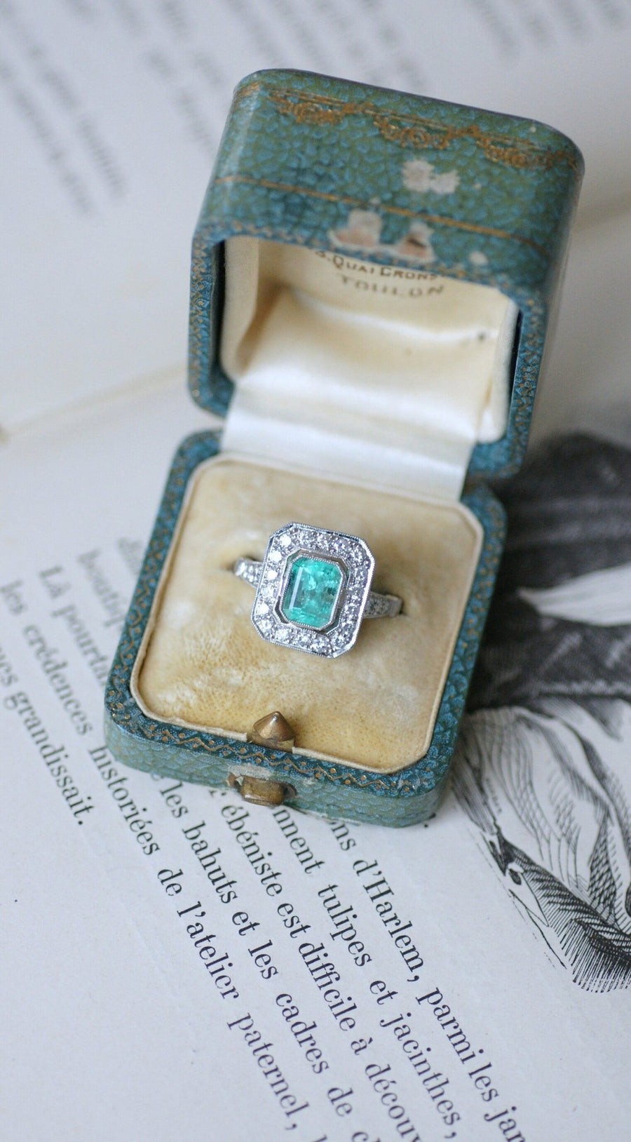 Colombian Emerald 2.30 Cts Ring with Art Deco Diamonds - Galerie Pénélope