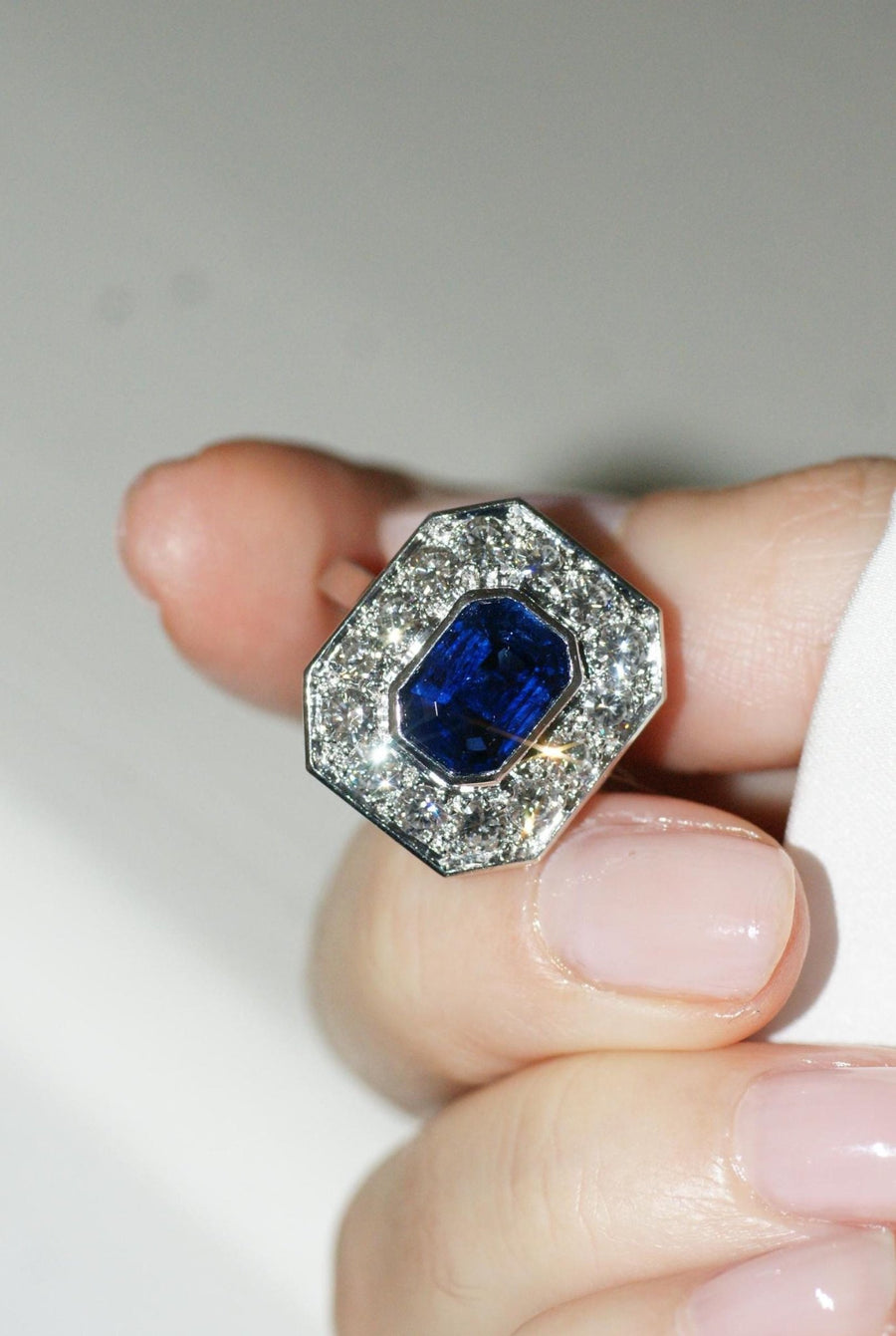Platinum Hexagonal Sapphire and Diamond Ring - Galerie Pénélope