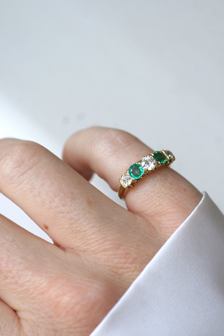 Emerald and Yellow Gold Diamond Garter Ring - Galerie Pénélope