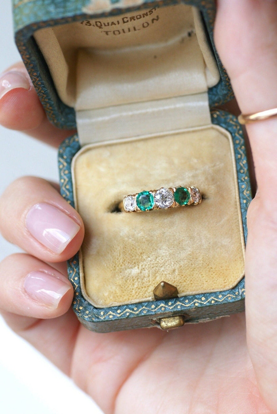 Emerald and Yellow Gold Diamond Garter Ring - Galerie Pénélope