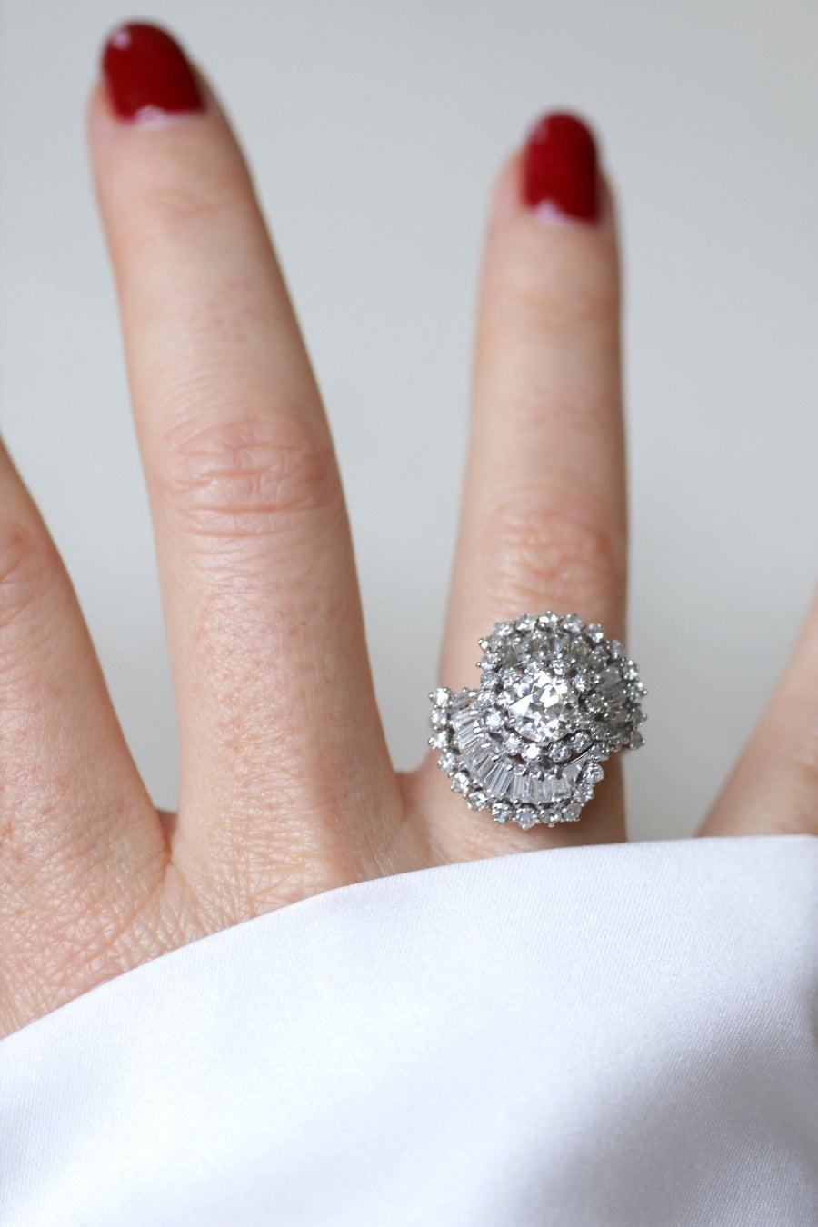 Baguette Diamond Skirt Ring 3.34 Cts White Gold - Galerie Pénélope