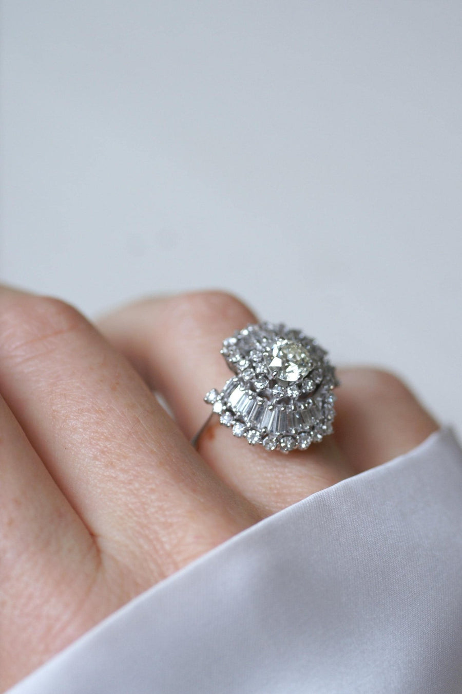 Baguette Diamond Skirt Ring 3.34 Cts White Gold - Galerie Pénélope