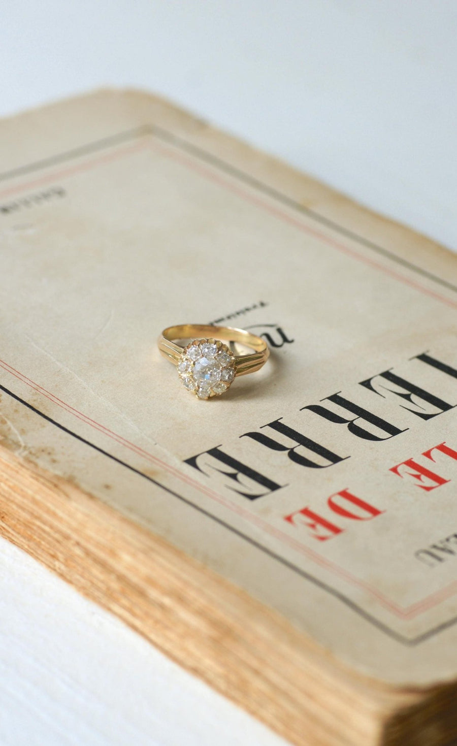 Marguerite Antique Diamonds on Yellow Gold Ring - Galerie Pénélope