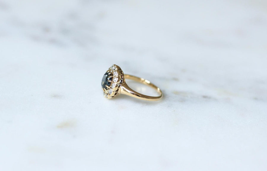 Antique Marguerite Ring 0.85 Cts Sapphire and Diamonds on Yellow Gold - Galerie Pénélope